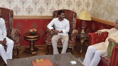 గవర్నర్ ఇఫ్తార్ విందు: హాజరైన సీఎంలు కేసీఆర్, వైయస్ జగన్