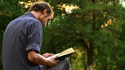 বন্ধু ও পরিবারের সঙ্গে সময় কাটান, মেনে চলুন জীবনে সুখী হওয়ার ১০ টোটকা