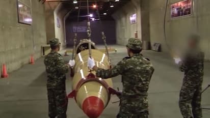 അമേരിക്കയെ വിറപ്പിക്കാന് ആയുധപ്പുരകളുടെ ദൃശ്യങ്ങള് പുറത്ത് വിട്ട് ഇറാന്