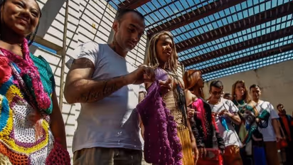 ഫാഷന്‍ വീക്കില്‍ മോഡലുകളെത്തി, ജയിലിലെ അന്തേവാസികള്‍ തയ്യാറാക്കിയ വസ്ത്രങ്ങളുമായി; ചിത്രങ്ങള്‍