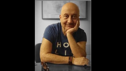 ত্যাগ করতে হবে পাঁচটি বিষয়, উপদেশ দিলেন অনুপম খের