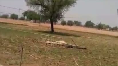 శ్రీకాకుళం జిల్లాలో విషాదం... కరెంట్ షాక్ గురయి ఇద్దరు యువకులు మృతి