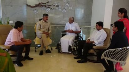 మురళీ మోహన్ ను పరామర్శించిన చంద్రబాబు (ఫొటోలు)