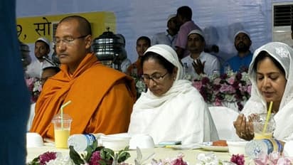 মিটিং সেরেই ইফতারে মমতা, তোষণ না কথা রাখা এই আয়োজন