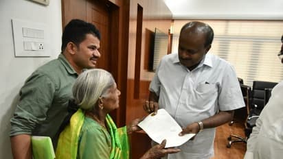 ಸಾಲು ಮರದ ತಿಮ್ಮಕ್ಕನ ಪರಿಶ್ರಮಕ್ಕೆ ಬೆಲೆಕೊಟ್ಟ ಕುಮಾರಸ್ವಾಮಿ