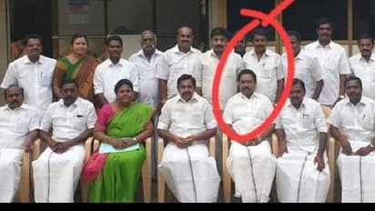 எடப்பாடி முன்னிலையில் அதிமுகவில் இணைந்த அமமுக வேட்பாளர் !! கலகலக்கும் தினகரன் கூடாரம் !!