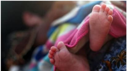 പെണ്‍കുഞ്ഞ് ജനിച്ചത് ഇഷ്ടപ്പെട്ടില്ല; പിഞ്ചുകുഞ്ഞിനെ അടിച്ച്, കഴുത്ത് ഞെരിച്ച് അമ്മ കൊലപ്പെടുത്തി