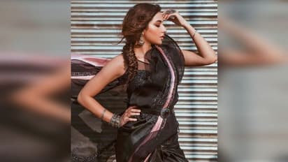 নতুন লুকে শুভশ্রী! শাড়ি আর বেল্টে, ফিউশন সাজে মাতালেন নায়িকা