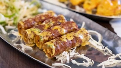 পবিত্র ইদের শেষ বেলার প্রস্তুতি জমে উঠেছে জাকারিয়া স্ট্রিটে, চেখে দেখুন এইসব খাবার