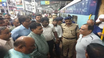 ರೈಲು, ನಿಲ್ದಾಣ, ಪ್ರಯಾಣಿಕ: ಸಮಸ್ಯೆ-ಪರಿಹಾರಕ್ಕೆ ಅಂಗಡಿ ಸಂವಾದಕ!