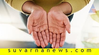 ಕರಾಗ್ರೇ ವಸತೇ ಲಕ್ಷ್ಮೀ ಹೇಳೋ ಬದಲು ಹೀಂಗ್ ಮಾಡ್ತೀರಾ? ಬಿಟ್ ಬಿಡಿ ಬೇಗ..