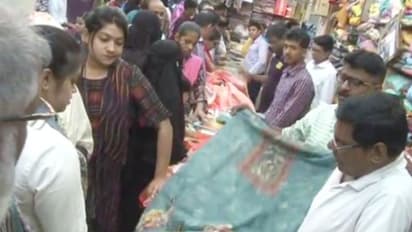 ইদের বাজারে কলকাতায় ভিড় জমাচ্ছেন বাংলাদেশি ক্রেতারা