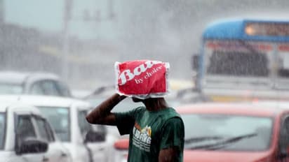 সোমবার দিনভর বৃষ্টি, মঙ্গল থেকেই বদল, নিম্নচাপের জেরে ভাসবে ওড়িশা
