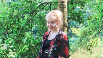 শৈশবেই ধর্ষণের শিকার, অবসাদের যন্ত্রণায় স্বেচ্ছামৃত্যুকে বাছল সতেরো বছরের কিশোরী