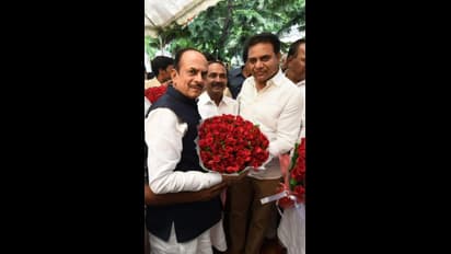 రాష్ట్ర హోం మంత్రికి కేటీఆర్ ఈద్ ముబారక్ (ఫోటోలు)