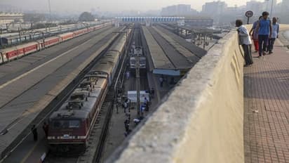 মুম্বইয়ে বোমাতঙ্ক! রাজ্য থেকে মুম্বইগামী ট্রেনে মিলল বিস্ফোরক ও নোট