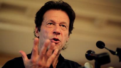 সামরিক খাতে অর্থ খরচ কমাচ্ছে পাক সেনাবাহিনী, সিদ্ধান্তে খুশি ইমরান খান