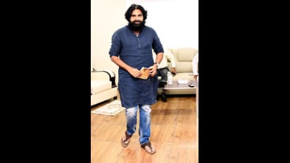 జనసేన పార్టీ కార్యాలయంలో పవన్ కల్యాణ్...ముఖ్య నాయకులతో సమీక్ష (ఫోటోలు)