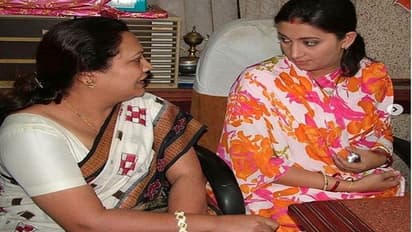 ಹೇಗಿದ್ದೆ-ಹೇಗಾದೆ? ಸ್ಮೃತಿ ಇರಾನಿ ಹಂಚಿಕೊಂಡ ಪೋಟೋಗಳು