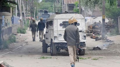 পুলওয়ামায় এনকাউন্টারে মৃত চার জঙ্গি, নিখোঁজ দুই পুলিশকর্মী