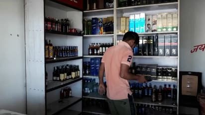 ಬಾರ್ ಲೈಸೆನ್ಸ್ ನಿರಾಕರಿಸೋಕೂ ಜಾತಿ ನೋಡ್ತಾರೆ!