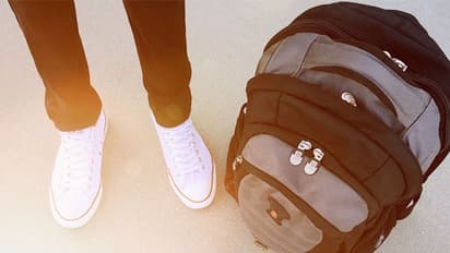 കുട്ടികളേ, ലിഫ്റ്റ് ചോദിച്ച് കൈ കാണിക്കുമ്പോള് ചില അപകടങ്ങള് കൂടിയുണ്ട്...