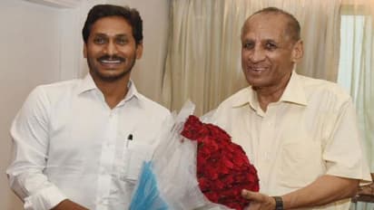 గవర్నర్ నరసింహన్ తో సీఎం జగన్ భేటీ: మంత్రివర్గం జాబితాకు ఆమోదం