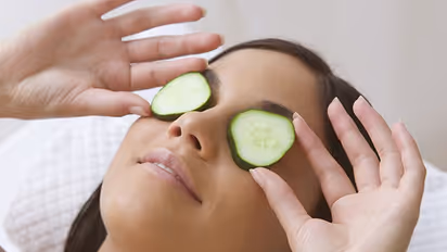 চোখের তলায় কালি পড়েছে, আপনার জন্য রইলো কিছু ঘরোয়া টিপস