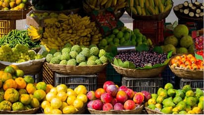 আম-লিচু দিয়ে জামাই আদর, জানুন ফলের বাজার দর