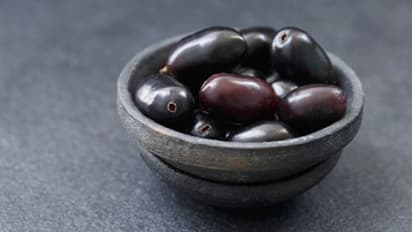 এই গরমে মন ভরে খান কালো জাম আর দূরে রাখুন শরীরের হাজারও সমস্যা