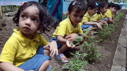 ಪಾಸಾಗಬೇಕಂದ್ರೆ ಗಿಡ ನೆಡಿ: ಭೂ ರಮೆ ಹಸಿರಾಗಲು ಇನ್ನೇನು ಬೇಕೇಳಿ?