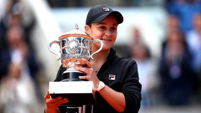 ಫ್ರೆಂಚ್ ಕಿರೀಟಕ್ಕೆ ಬಾರ್ಟಿ ಕಿಸ್!: ಚೊಚ್ಚಲ ಗ್ರ್ಯಾಂಡ್ಸ್ಲಾಂ ಗೆದ್ದ ಮಾಜಿ ಕ್ರಿಕೆಟರ್!