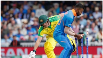 ഫിഞ്ച് പുറത്ത്; കൂറ്റന് വിജയലക്ഷ്യത്തിന് മുകളില് കരുതലോടെ ഓസീസ്