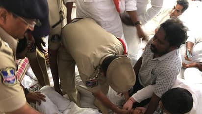 మల్లు భట్టి విక్రమార్క అరెస్టు: నిమ్స్ కు తరలింపు (ఫొటోలు)