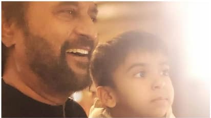 നിഷ്‍കളങ്കതയുടെ ഉദാഹരണം- രജനികാന്തിന്റെ ഫോട്ടോ പങ്കുവച്ച് സന്തോഷ് ശിവൻ