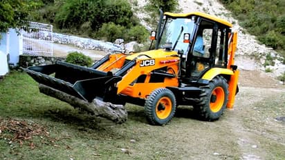 ജെസിബിക്കും രക്ഷയില്ല, മലപ്പുറത്ത് വിലസി ഡീസല് മോഷ്ടാക്കള്; ഇനാം പ്രഖ്യാപിച്ച് കാത്തിരുന്നിട്ടും ഫലമില്ല