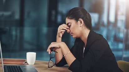 ಮನೆ ಒಳಗೂ ಹೊರಗೂ ದುಡಿಯುವ ಹೆಣ್ಣಿನ ವ್ಯಥೆಯಿದು!