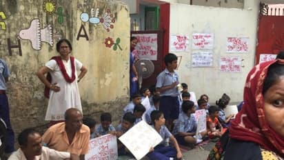 প্রমোটারের দাদাগিরি শহরে, গোলপার্কে উঠে যাচ্ছে বস্তির শিশুদের স্কুল