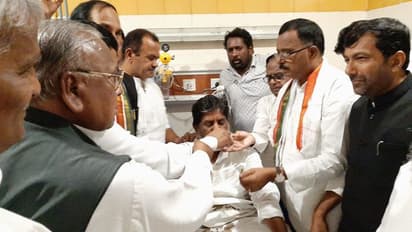 ఆస్పత్రిలో భట్టి దీక్ష, నేతల పరామర్శలు (ఫొటోలు)