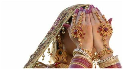 உயிரோடு இருக்கும் [மண]மகளுக்கு இறுதி அஞ்சலி போஸ்டர் ஒட்டிய பயங்கர கோபக்கார அப்பா...