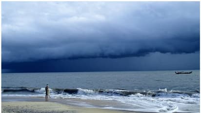 'ವಾಯು' ದಾಳಿ: ಮಂಗಳೂರಿನಲ್ಲಿ ಭಾರೀ ಗಾಳಿ ಮಳೆ, ಕಡಲ ತೀರದಲ್ಲಿ ಜನರ ಪರದಾಟ