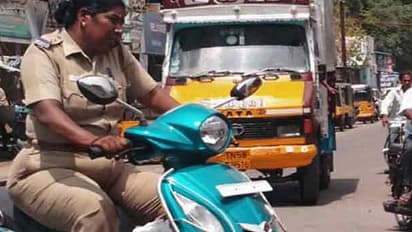 தொப்பி போட்டா ஹெல்மெட் போடக்கூடாதா..? போலீசாரின் தெனாவெட்டுக்கு கமிஷனர் வைத்த ஆப்பு..!