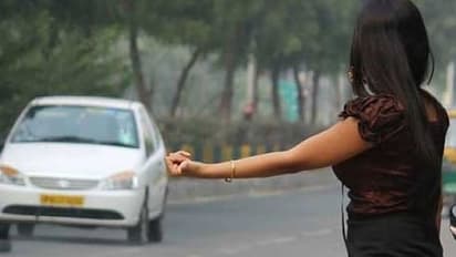 नोएडा में हनीट्रैप में फंसाकर कार चालकों से हो रही थी वसूली, चौकी इंचार्ज समेत 15 गिरफ्तार