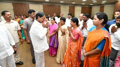 కొత్తగా ఎన్నికైన జడ్పీ ఛైర్పర్సన్లతో సమావేశమైన కేసీఆర్ (ఫోటోలు)