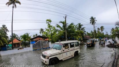മഴ കനക്കണ്... കടല്‍ ഇളകണ്... കരകയറണ്...