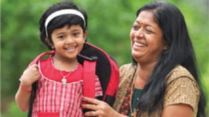 ಸಿಎಂ ಬಂಪರ್ ಆಫರ್ : ಮಕ್ಕಳನ್ನು ಶಾಲೆಗೆ ಕಳಿಸಿದ್ರೆ ಪೋಷಕರಿಗೆ 15 ಸಾವಿರ