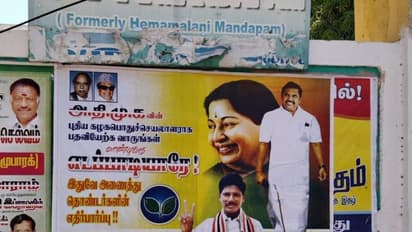 "கழகப் பொதுச் செயலாளராக பதவி ஏற்க வாருங்கள் மாண்புமிகு எடப்பாடியாரே" ராயப்பேட்டையை ரணகளமாக்கும் போஸ்டர்....