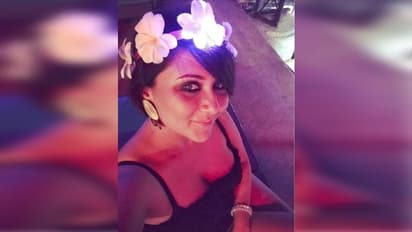 "কার কার মদ্যপান করতে ইচ্ছে করছে ?" সরাসরি প্রশ্ন করে বসলেন স্বস্তিকা