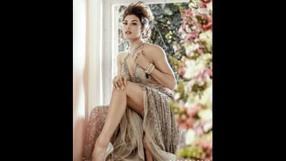 জ্যাকলিনের টানটান চেহারায় মুগ্ধ অনেকে! ফিট থাকতে সকাল থেকে রাত কী খান