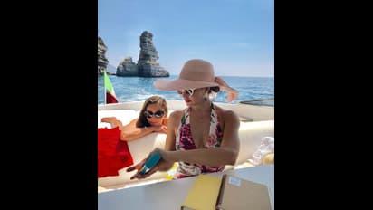 कुछ इस अंदाज में बर्थडे विश किया जैकलीन ने अपनी बहन को (PHOTOS)